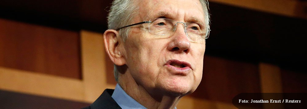Líder da maioria no Senado dos Estados Unidos, Harry Reid disse que iria trabalhar com o líder republicano no Senado, Mitch McConnell, durante todo o domingo para chegar a um acordo para reabrir o governo e estender o teto da dívida do país