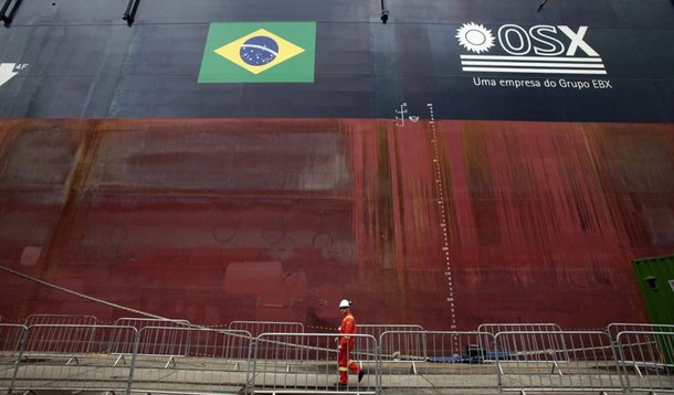 Construtora naval controlada por Eike Batista obteve refinanciamento de empréstimo de R$ 400 milhões, após 17 dias do seu vencimento, segundo fontes da agência Reuters; após a notícia, as ações da empresa encerraram em forte alta, chegando a 20,75%