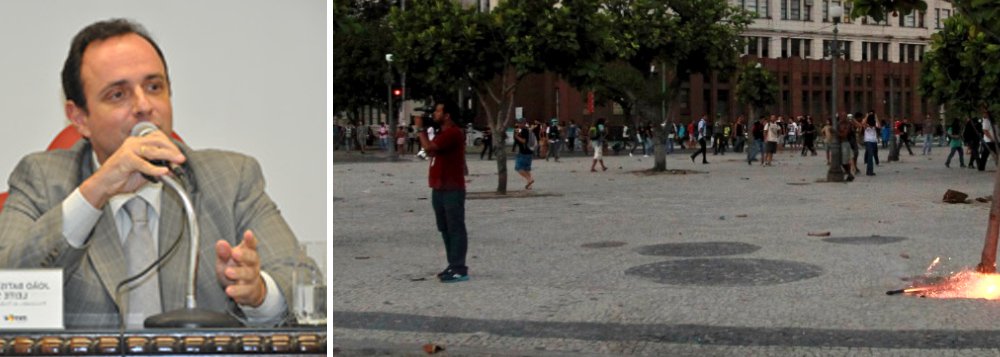 "Na medida em que uma atividade envolve risco, ela implica, em tese, o uso obrigatório de equipamentos de proteção individual como coletes e capacetes", defende o procurador do Trabalho João Batista Berthier, que planeja instaurar procedimento investigatório sobre o caso de Santiago Andrade, morto por um rojão durante protesto no Rio