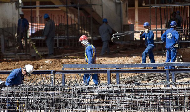 Índice de Atividade Econômica do Banco Central (IBC-Br) diminuiu em fevereiro, comparado com o mês anterior; já na comparação com fevereiro de 2013, o crescimento ficou em 4,04%