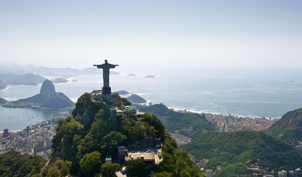 O congresso Smart City Expo World, em Barcelona, na Espanha, escolheu a cidade do Rio de Janeiro como vencedora do prêmio World Smart City 2013, sendo o primeiro município latino-americana a conquistar o prêmio; os sete membros do júri escolherem o Rio, por unanimidade, tendo como base três critérios objetivos: inovação, impacto e viabilidade; mais de 200 candidaturas de 35 países diferentes participaram da disputa