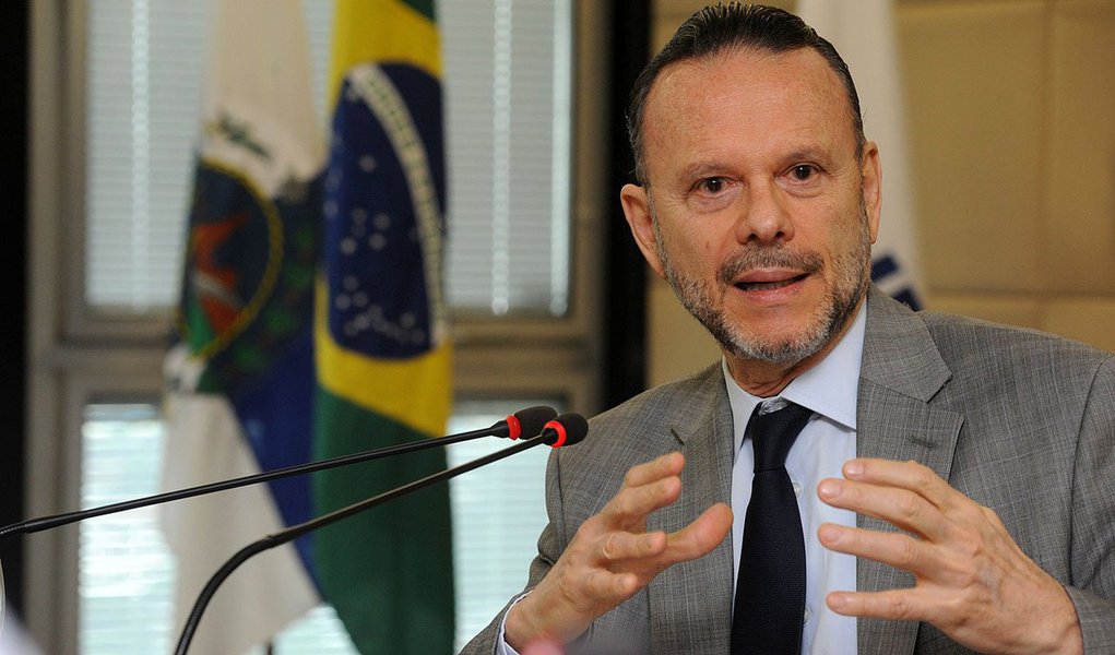 Os maiores investimentos previstos para o bloco estão em transporte rodoviário, R$ 62,4 bilhões, com crescimento de 15,6%, e nos portos, 124%, nos próximos quatro anos, com previsão de R$ 33,7 bilhões de inversão, segundo dados do banco comandado por Luciano Coutinho