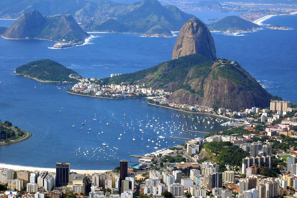 O subsecretário estadual do Ambiente do Rio de Janeiro, Carlos Portinho, disse que as águas da Baía de Guanabara não oferecem risco à saúde dos atletas que participarão dos Jogos Olímpicos e Paralímpicos de 2016; na baía, serão disputadas provas de iatismo; "Nos pontos onde ocorrerão as provas dos Jogos Olímpicos, hoje, a condição da água é boa. Não há risco à saúde dos atletas", disse