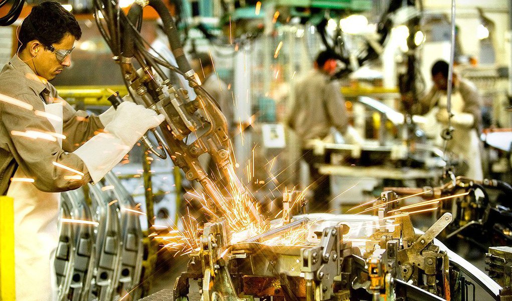 Os dados fazem parte da pesquisa Perspectivas de Investimento no Brasil 2014-2017, divulgada BNDES; as empresas que atuam no país devem investir R$ 3,98 trilhões a partir do ano que vem até 2017