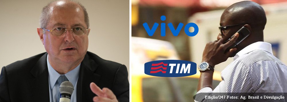 É contra a legislação do país, afirmou ministro das Comunicações; segundo ele, o governo ainda vai aguardar a formalização das negociações entre as duas empresas, anunciada nesta terça-feira, que deverá ser analisada pela Agência Nacional de Telecomunicações (Anatel) e pelo Conselho Administrativo de Defesa Econômica (Cade); a espanhola Telefónica, dona da Vivo no Brasil, chegou a um acordo hoje para aumentar sua participação na Telecom Italia, proprietária da TIM no Brasil; "o que a gente tem de forma objetiva é que uma empresa não pode controlar a outra, elas não podem fazer essa concentração", frisou Paulo Bernardo