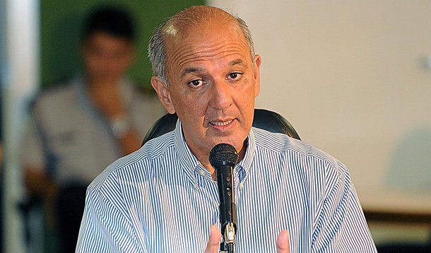 Principal alvo da Operação Caixa de Pandora, que desmantelou o esquema conhecido como 'mensalão do DEM', o ex-governador do Distrito Federal José Roberto Arruda (PR) assegurou sua candidatura; durante evento no Park Way, que reuniu cerca de mil pessoas, ele disse que sua postulação "agora não tem retorno"; "Ficaram quatro anos tentando me tornar inelegível e não conseguiram", afirmou