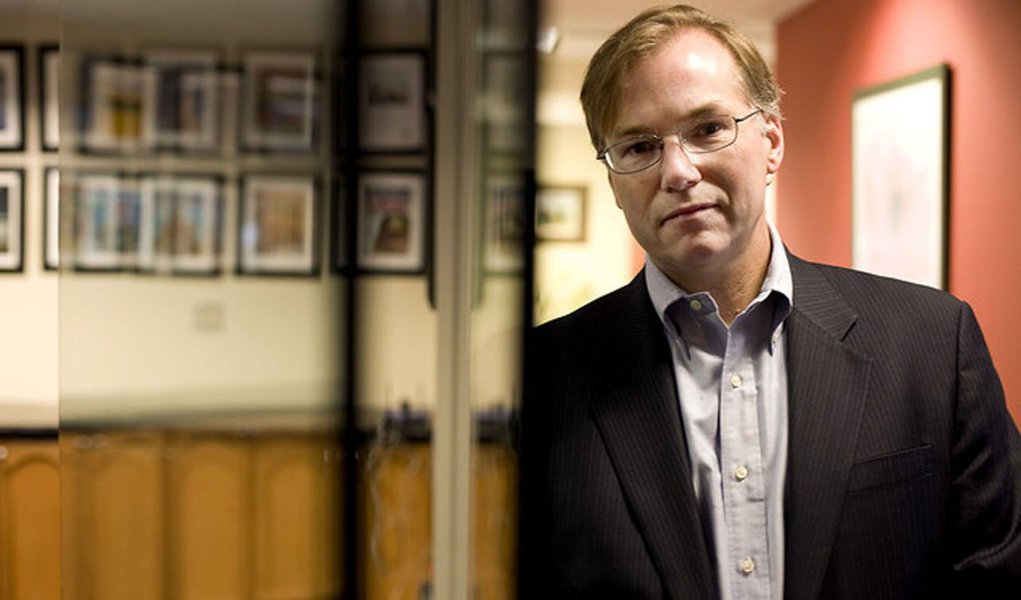 Ex-editor do Washington Post, jornalista Steve Coll, hoje na revista "The New Yorker" e na direção da Faculdade de Jornalismo da Universidade Columbia, diz que época é de desafios para o jornalismo, mas futuro é promissor; ele cita a "The Atlantic", que fez uma transição bem-sucedida do papel para o digital, e o "Buzzfeed", que já conseguiu transformar sua audiência em receita