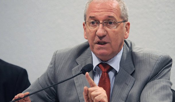 Ex-ministro de Lula, o jornalista Franklin Martins diz que "de um modo geral, os políticos sempre descobrem uma fórmula que se adeque melhor a eles" e não realizam uma reforma política profunda no país; encarregado de cuidar da imagem de Dilma na imprensa e redes sociais para a reeleição, ele afirma que o Marco Civil da internet "ficou de ótimo tamanho"; "governo Dilma peitou grandes grupos", frisou