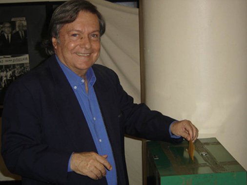 Diretor da representação da Associação Brasileira de Imprensa em São Paulo, o jornalista, escritor e professor universitário lutava contra um câncer e estava internado há cerca de 20 dias; ele morreu aos 76 anos na manhã desta quinta-feira, deixando esposa e filho; Konder lutou contra a ditadura, foi preso junto com Vladimir Herzog e foi o primeiro a denunciar o assassinato do jornalista