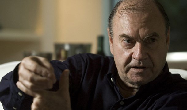 Ex-prefeito do Rio diz que Aécio Neves (PSDB) e Eduardo Campos (PSB), principais nomes da oposição, só dialogam com as elites, nunca foram vistos em uma favela e criticam pouco o governo federal; para ele, o PSDB tinha de ter coragem de fazer uma pesquisa para saber como anda a impopularidade do ex-presidente Fernando Henrique, “saber ele dá voto ou tira”; Maia ataca também o que chama de “antirrede social”: a estratégia tucana de contratar 9 mil militantes virtuais para a campanha na internet