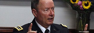 “O que foi destacado, na maior parte das mídias, foi que nós ouvimos conversas e lemos e-mails. Não é verdade. O nosso trabalho é defender o país, é uma missão nobre”, disse o general Keith Alexander, que chefia a NSA, agência acusada por Edward Snowden de monitorar comunicações da presidente Dilma e da Petrobras