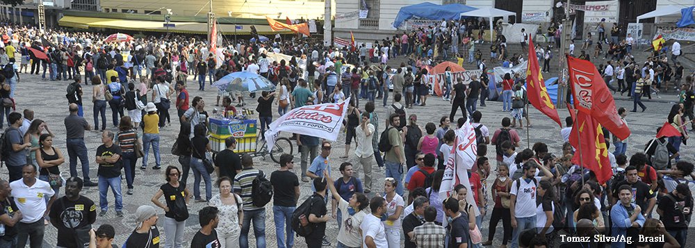 “O plano garante, de imediato, um reajuste salarial de 15,3% para todos os profissionais da educação e corrige injustiças históricas, com ações como a equiparação entre professores de nível 1 e 2, igualando o valor da hora-aula”, informa a nota da prefeitura, que pede o retorno ao trabalho, o mais breve possível, dos professores que aderiram à greve, de forma que os alunos da rede municipal não sejam ainda mais prejudicados