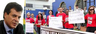 Pressionado pelos protestos e temendo uma greve dos educadores, o governador do PR, Beto Richa, mandou pagar na próxima folha de pagamento 0,6% retroativo a maio e em outubro o restante dos atrasados cobrado pelo magistério; isso após um calote de R$ 50 mi na categoria, segundo dados da APP-Sindicato e da Secretaria de Estado da Educação 