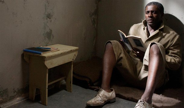 "Mandela: Longa Caminhada até a Liberdade" recebeu elogios dos sul-africanos, que correram para ver sua estreia, mas os críticos não se impressionaram com o mais recente filme biográfico sobre o líder antiapartheid 