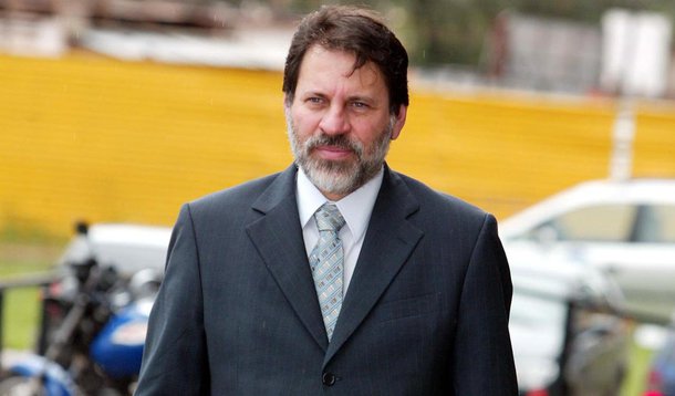 Ex-tesoureiro do PT foi convidado pela Central Única dos Trabalhadores (CUT) para atuar no setor de formação sindical; pedido será analisado pelo juiz Bruno Ribeiro; Delúbio é o terceiro dos réus presos do processo do mensalão a apresentar este tipo de pedido; além dele, o ex-ministro José Dirceu e o ex-tesoureiro do PL (atual PR) Jacinto Lamas, também apresentaram propostas de emprego