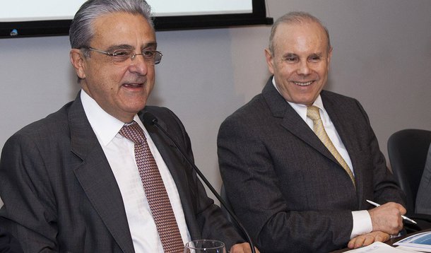 Otimista em relação ao crescimento da economia, ministro da Fazenda usou a expressão para destacar que o avanço brasileiro está melhor do que o de boa parte dos demais países e com trajetória de recuperação; após reunião com o presidente da CNI, Robson Braga, Mantega afirmou que o cenário global não ajudou o Brasil e que "a indústria terá crescimento razoável neste ano", mas que "queremos mais e estamos neste caminho"; segundo Guido Mantega, o resultado fiscal deste ano ficará dentro dos limites estabelecidos e a inflação está "bem-comportada"