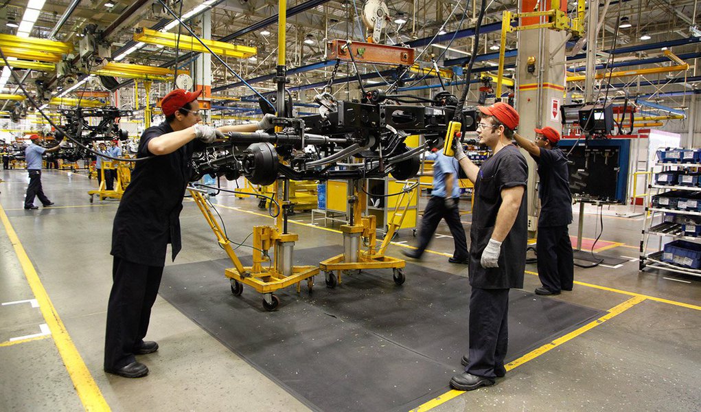 Informação foi antecipada pela presidente Dilma, em entrevista ao jornal El País; segundo ela, a economia brasileira teve seu crescimento revisado para 1,5%, acima do 0,9% divulgado inicialmente; dado será divulgado no próximo dia 3 pelo instituto