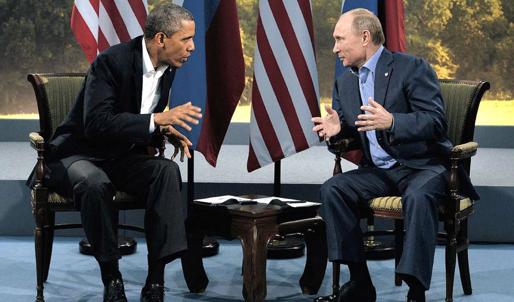 Presidente russo disse que qualquer ação militar comanda pelo presidente Barack Obama será ilegal se não tiver o apoio do Conselho de Segurança. Os laços entre Estados Unidos e Rússia pioraram para um dos níveis mais tensos desde o final da Guerra Fria em consequência de vários assuntos, incluindo a violência na Síria, onde a Rússia tem sido a mais importante protetora do presidente Bashar al-Assad