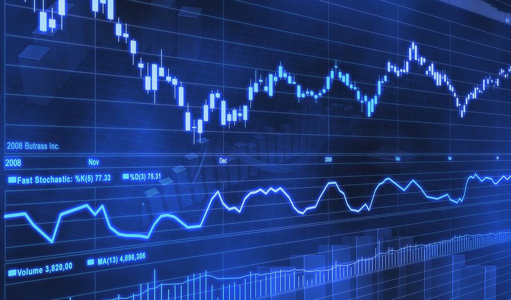 País ficou na 56ª posição entre 148 países analisados; de acordo com Relatório de Competitividade Global de 2013–2014, o Brasil precisa melhorar a qualidade das instituições; entre os principais desafios do Brasil nessa área, documento cita a queda na eficiência do governo, o combate à corrupção e a baixa confiança nos políticos;  relatório pede que o país tenha o compromisso de aprovar reformas estruturais