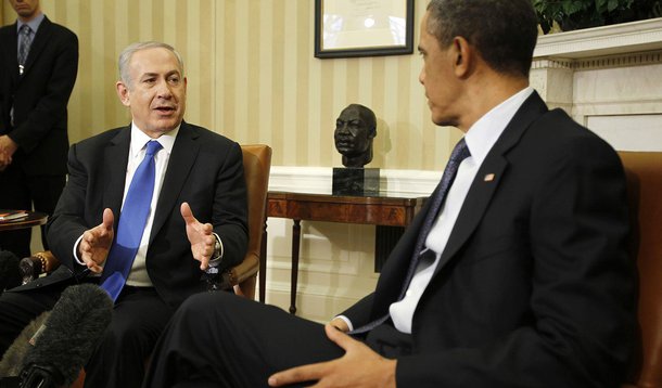 O presidente dos Estados Unidos, Barack Obama, tentou tranquilizar o primeiro-ministro israelense, Benjamin Netanyahu, no domingo, sobre o acordo fechado com o Irã a respeito do programa nuclear iraniano, e disse que deseja iniciar imediatamente consultas com Israel sobre o assunto