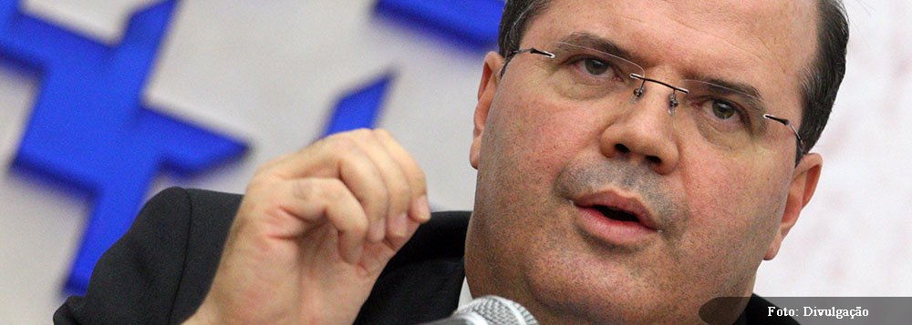 "O nosso objetivo é trazer a inflação... para baixo, em direção à nossa meta de inflação", afirmou o presidente do Banco Central a jornalistas em Washington, onde participa do encontro do Fundo Monetário Internacional (FMI) e do G20; objetivo, segundo Alexandre Tombini, é que "esse processo se consolide"