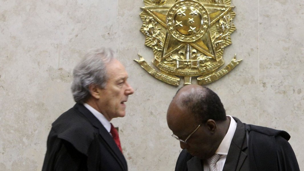 Segundo o jornalista Claudio Humberto, editor do Diário do Poder, isso ocorrerá em março de 2014, quando Ricardo Lewandowski assumirá a presidência da suprema corte, ainda a tempo de uma eventual candidatura política