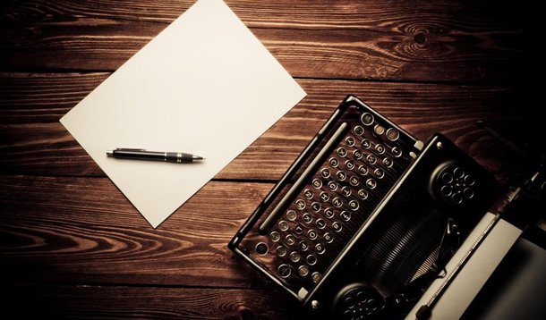 Um grupo de 200 acadêmicos, entre os quais estão historiadores, intelectuais e pesquisadores, a maior parte deles da Universidade de São Paulo (USP) assinaram uma carta intitulada "Liberdade para as biografias" a favor do projeto de lei que libera as biografias não autorizadas; contra o projeto estão os cantores Chico Buarque, Caetano Veloso e Roberto Carlos