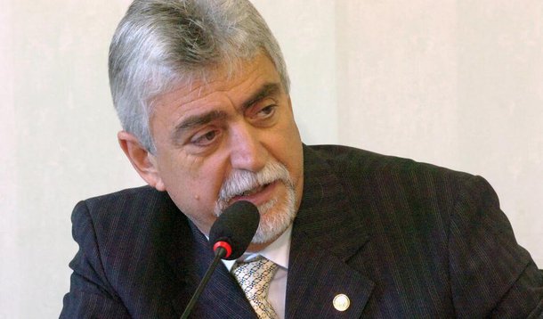 A defesa do deputado distrital Raad Massouh (PPL) entrou com um pedido de suspensão do processo de cassação contra o parlamentar, acusado de ter desviado recursos de um evento musical em 2010; o documento foi protocolado na Presidência da Câmara Legislativa do DF e será submetido à análise pelo colégio de líderes