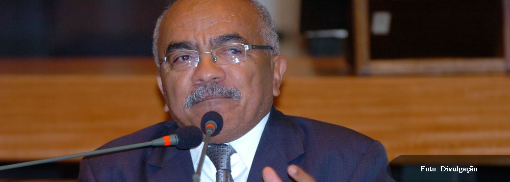 A declaração do deputado Chico Vigilante (PT) foi feita em meio à discussão na CLDF sobre o número de partidos políticos no país; segundo o petista, o Brasil não suporta os atuais 32 partidos existentes e ainda outros 26 em "gestação"; "Não há espaço para mais de cinco partidos no País. É necessário uma profunda reforma política e partidária", disse