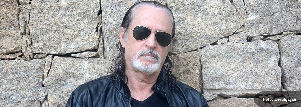 Compositor pernambucano critica posições de artistas como Roberto Carlos, Chico Buarque e Caetano Veloso: "cercear autores seria uma equivocada tentativa de tapar, calar, esconder e camuflar a história no nosso tempo e espaço"; ele também se diz contra a tentativa de biografados de receber porcentagem da venda de livros: "ideia de royalties para os biografados ou herdeiros me parece imoral. Falem mal, mas me paguem... é essa a premissa? Nem tudo pode se resumir ao vil metal!"