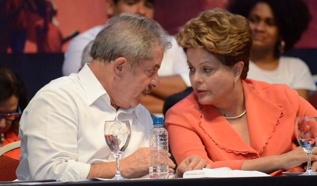 Colunista da Folha diz que, "dentro da lógica de construção de um novo país, partido deveria estar dizendo que fez a sua parte"; para ele, a prisão dos dirigentes petistas no caso do chamado "mensalão" mostra que, com Lula e Dilma, o país ganhou com a maior independência entre os Poderes, o que não acontecia no "período dos tucanos no poder"