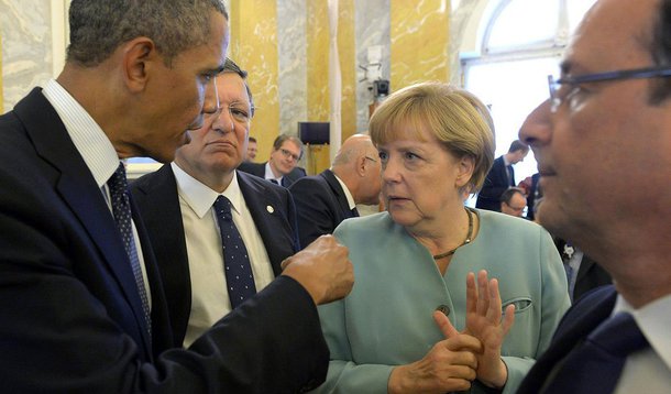 Ela também afirmou que não mudou seu estilo de comunicação depois de descobrir que foi grampeada pelos Estados Unidos. “Não mudei o meu comportamento na hora de me comunicar e tenho uma lógica consistente nas minhas conversas. Qualquer um que fale comigo ouvirá sempre o mesmo”, disse Merkel, na conferência de imprensa, no final do primeiro dia do Conselho Europeu, em Bruxelas.