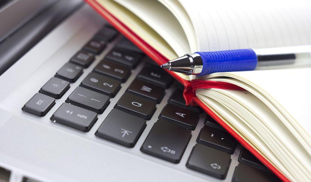 A Lei Distrital de Acesso à Informação completou sete meses de vigência no DF, e atendeu 2301 pedidos de informações, o que representou uma resposta de 93% a todas as solicitações feitas pela população; segundo o relatório mensal do Sistema Eletrônico do Serviço de Informações ao Cidadão, do total de 2277 pedidos enviados, apenas 66 continuam em tramitação, dentro do prazo, enquanto que 73 tiveram o período de resposta expirado