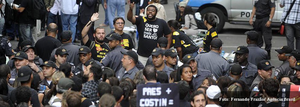 O TJ-RJ decidiu que o governo do estado somente poderá iniciar um possível corte de ponto dos professores – em greve há 52 dias – a partir do dia 23 de setembro; o tribunal levou em conta a existência, até este dia, de uma liminar que impedia o desconto dos dias parados