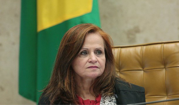 Segundo a procuradora-geral da República em exercício, Helenita Acioli, caso o Supremo decida reabrir o julgamento, com a aceitação dos embargos infringentes, dez réus não têm direito ao recurso, por não terem obtido pelo menos quatro votos a favor da absolvição, podem começar a cumprir pena imediatamente. "Nós vamos pedir para que seja declarado o trânsito em julgado porque, se não há mais recurso, não é o caso de se esperar mais nada", disse Helenita