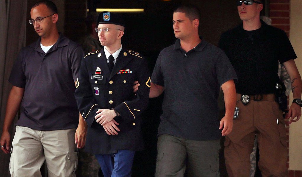 O soldado dos Estados Unidos Bradley Manning, condenado por vazar documentos secretos dos EUA, disse ser do sexo feminino e quer viver como uma mulher chamada Chelsea