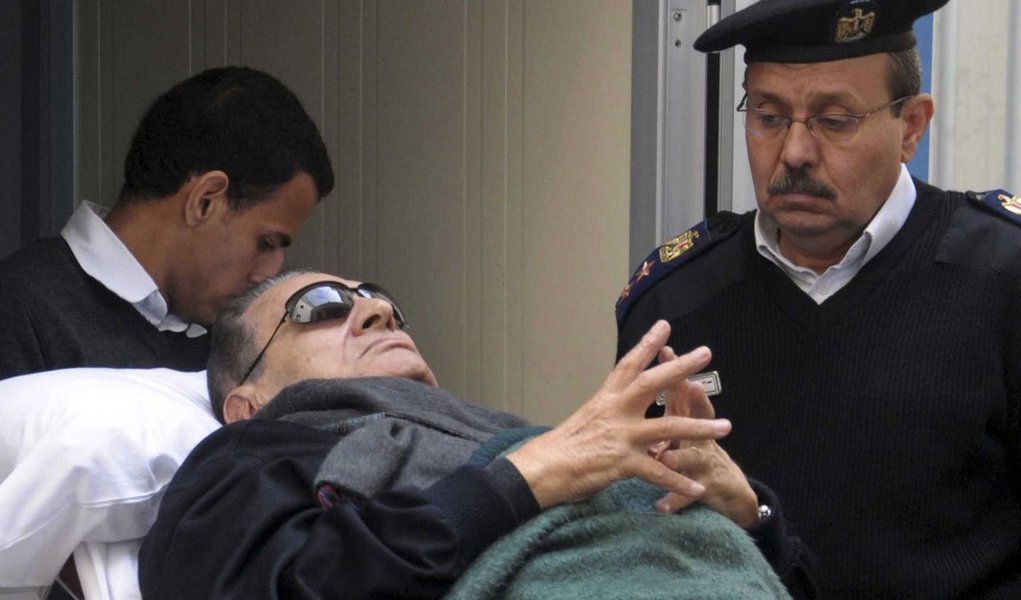 Após decisão da Justiça do Egito, o ex-presidente Hosni Mubarak poderá deixar a prisão, uma vez que não existe mais base legal para sua detenção; um advogado disse à Reuters que o ex-ditador poderá ser solto na quinta-feira