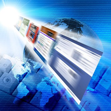 Pesquisa realizada pela Fundação Perseu Abramo revela ainda que a internet, na soma de portais, blogs e indicação de amigos nas redes sociais virtuais, ultrapassa o jornal como meio habitual para se informar sobre o Brasil e o mundo, assim como a conversa com familiares, amigos e colegas