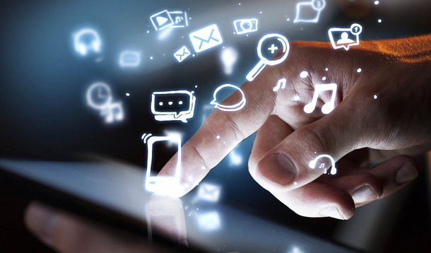 Levantamento da Associação Brasileira de Telecomunicações registrou 133,7 milhões de acessos à internet em banda larga, em 2013, aumento impulsionado, principalmente, pela banda larga móvel das redes 3G e 4G, responsáveis por 111,4 milhões de conexões; 96,1 milhões partiram de telefones celulares, incluindo os smartphones, e 15,3 milhões foram por meio de terminais de dados, entre os quais modems de acesso à internet e chips de conexão máquina-máquina