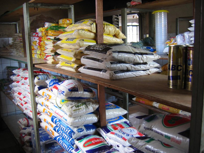 A previsão é que, durante o ano, a oferta de alimentos seja mais regular do que em 2013 e, dessa forma, o aumento dos preços dos alimentos em 2014 pode ser menor do que o registrado este ano, apesar de ainda causar impacto na inflação