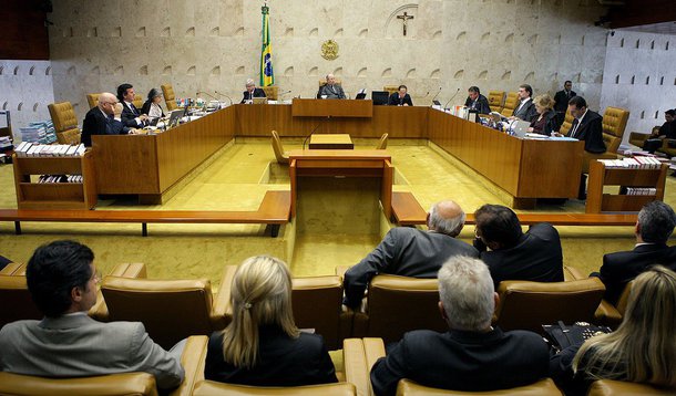 Apesar de contar com apoio da maioria, veto ao financiamento das campanhas eleitorais por empresas pelo STF pode ficar suspenso por tempo indeterminado caso mais um ministro entre com novo pedido de vista; Teori Zavascki já postergou a decisão ao solicitar mais tempo para analisar o processo