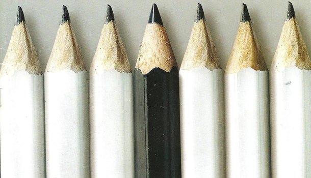 O projeto de lei (PL 6738/13) que reserva 20% das vagas em concursos públicos federais para negros e pardos pode ser uma das primeiras matérias analisadas pelos deputados federais quando retomarem as atividades no dia 2 de fevereiro; pela proposta aprovada, ainda ficou definido que, dentro da reserva de 20% do total de vagas, 75% devem ser ocupadas por negros que estudaram em escolas da rede pública de ensino