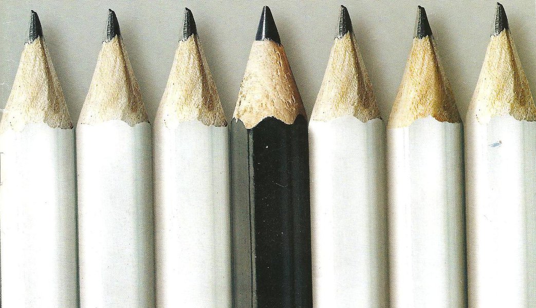 O projeto de lei (PL 6738/13) que reserva 20% das vagas em concursos públicos federais para negros e pardos pode ser uma das primeiras matérias analisadas pelos deputados federais quando retomarem as atividades no dia 2 de fevereiro; pela proposta aprovada, ainda ficou definido que, dentro da reserva de 20% do total de vagas, 75% devem ser ocupadas por negros que estudaram em escolas da rede pública de ensino