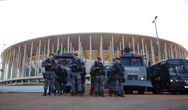 Pelo menos 42 pessoas foram presas nos últimos quatro meses, acusadas de tráfico de drogas na área central de Brasília e em diversas regiões administrativas do DF; esse foi o resultado da Operação Sallus, divulgado pela Polícia Militar; na ocasião, foi anunciada a próxima fase da ação, que ocupará o centro de Brasília com cerca de 500 policiais militares