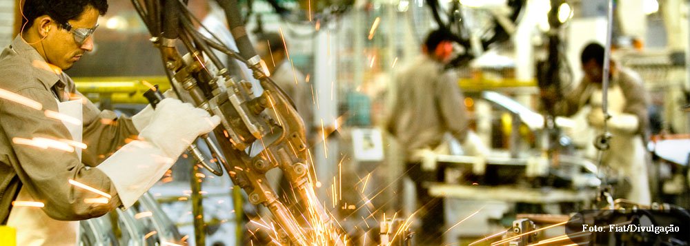 Pelo Índice de Preços ao Consumidor Amplo (IPCA) a expectativa é que a inflação fique em 5,81% este ano e não mais em 5,82% estimados anteriormente pelos analistas, segundo o boletim Focus, do BC; para o PIB, o mercado prevê crescimento de 2,48% em 2013