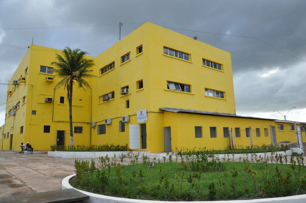 O detento Fábio Robert Costa Pereira, 29 anos, foi encontrado no Centro de Triagem do Complexo Penitenciário de Pedrinhas, em São Luís (MA), com sinais de enforcamento, segundo a Secretaria de Justiça e Administração Penitenciária (Sejap); com esta morte, supostamente por suicídio, aumenta para 11 o número de óbitos no presídio em 2014; no ano passado, 60 presos foram mortos na penitenciária