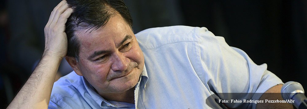 Depois de 455 dias abrigado na Embaixada do Brasil na Bolívia, o senador de oposição chegou ao Brasil em agosto em fuga que custou o cargo do então ministro das Relações Exteriores Antonio Patriota; agora, aguarda decisão sobre permanência no país; de acordo com os parlamentares, o boliviano é um defensor do combate às drogas na América Latina, tema considerado prioritário pela bancada evangélica