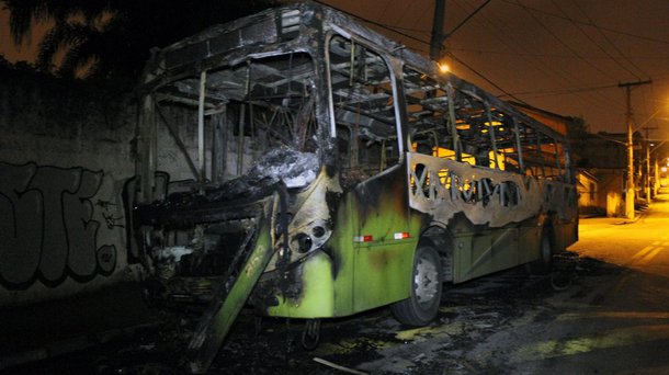 A Secretaria de Segurança Pública do Maranhão informou que oito suspeitos dos atos de vandalismo envolvendo incêndio a ônibus, na sexta-feira, em São Luis, foram presos após uma operação conjunta das polícias Civil e Militar; todos os envolvidos serão apresentados na sede da secretaria