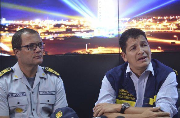 Sandro Avelar, secretário de Segurança Pública do Distrito Federal, avaliou positivamente a atuação da Polícia Militar neste 7 de setembro, durante os protestos em Brasília; "Houve um dia tranquilo, de paz, apesar da movimentação de alguns manifestantes um pouco mais exaltados", afirmou, acrescentando que denúncias de excessos serão apurados; o comandante-geral da PM, Jooziel de Melo, minimizou os episódios de agressões, mas também disse que serão apurados
