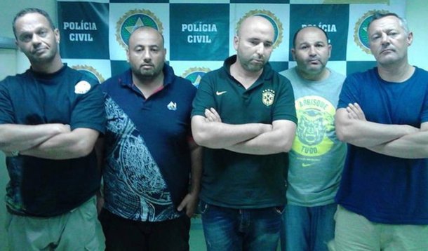 Segundo a Polícia Civil do Rio, Marc Henri Assuied, Karim Oumaouche, Sallahdine Alkhaddar, Guilles Phillippe Brid, Franck Jean Louis Hermetz fazem parte de uma quadrilha interestadual especializada na venda de ingressos da Copa do Mundo, que atuava no Rio e em São Paulo; a titular da delegacia de Copacabana, Izabela Santoni, não descarta a possibilidade do grupo ter ligações com Raymond Whelan, ex-diretor da Match, acusado de comandar uma quadrilha de venda ilegal de ingressos para a Copa do Mundo e que está foragido desde quinta-feira, 10